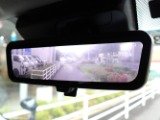 デジタルインナーミラーは後方ガラスやヘッドレスト、荷物で視界が遮られても、カメラ映像で後方を確認できます。