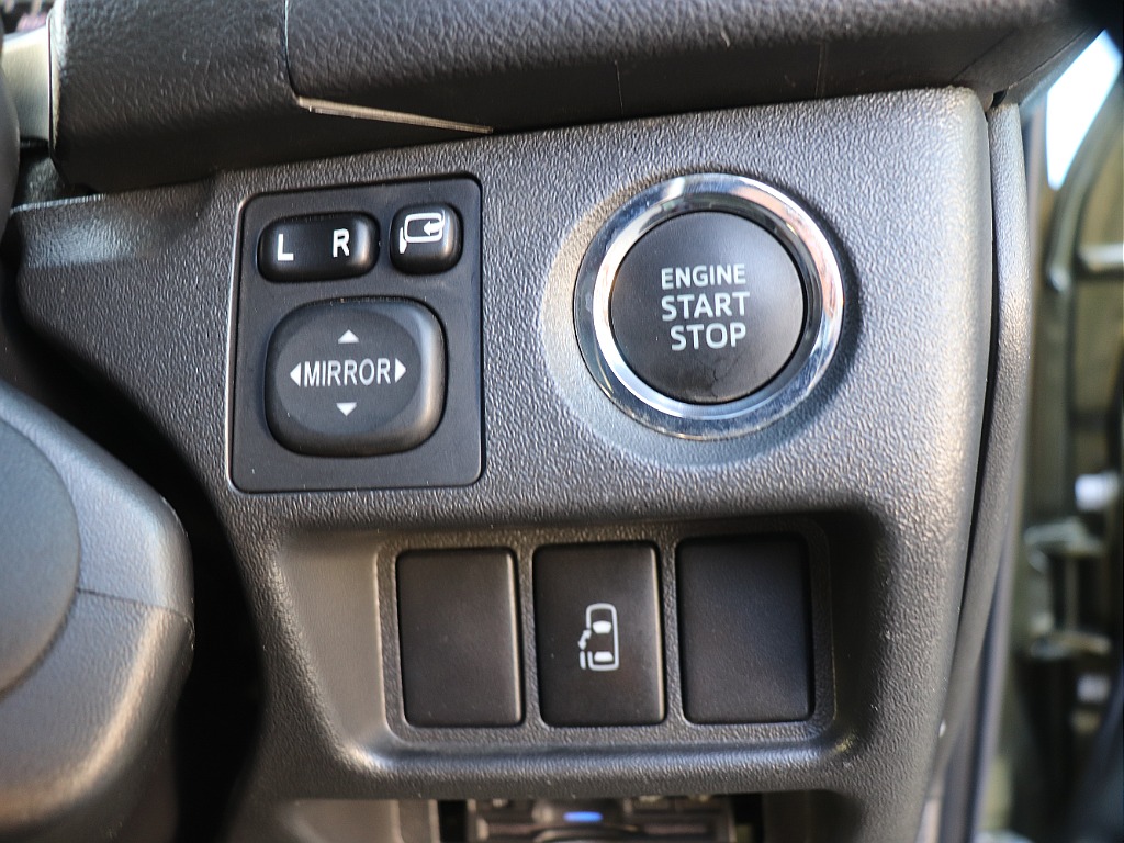 プッシュスタートスマートエントリー　パワースライドドドアの開閉操作は運転席からも可能です◎