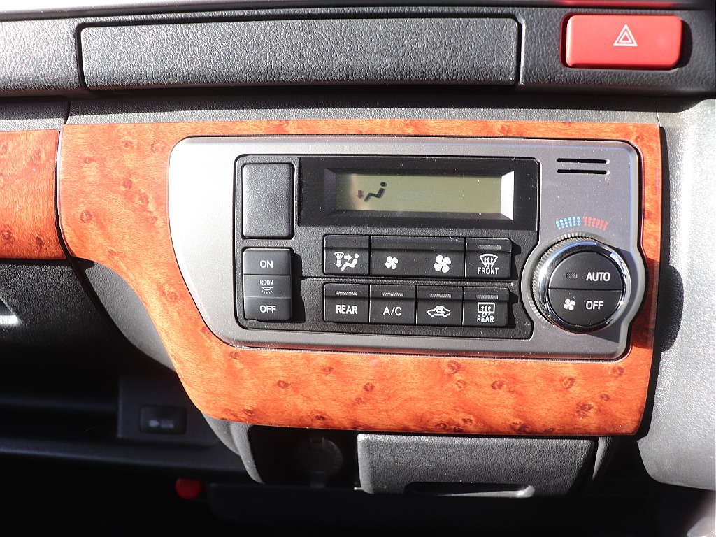 ハイエースの事なら専門店のフレックス福岡店へ！　現金を減らしにくいローン購入や、経費が使える法人様にぴったりのリースなどハイエースライフを始めるお手伝いをいたします！