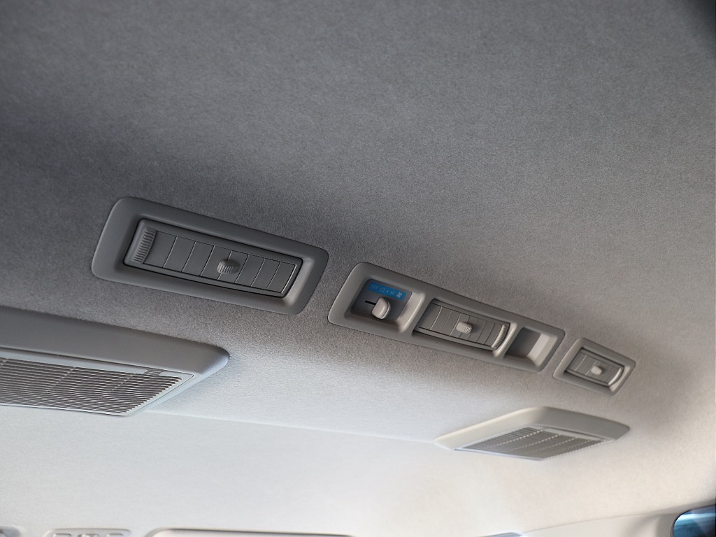 ハイエースの事なら専門店のフレックス福岡店へ！　現金を減らしにくいローン購入や、経費が使える法人様にぴったりのリースなどハイエースライフを始めるお手伝いをいたします！