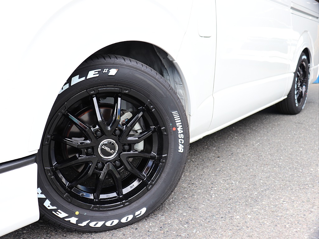 トヨタ ハイエースバン(3枚目)