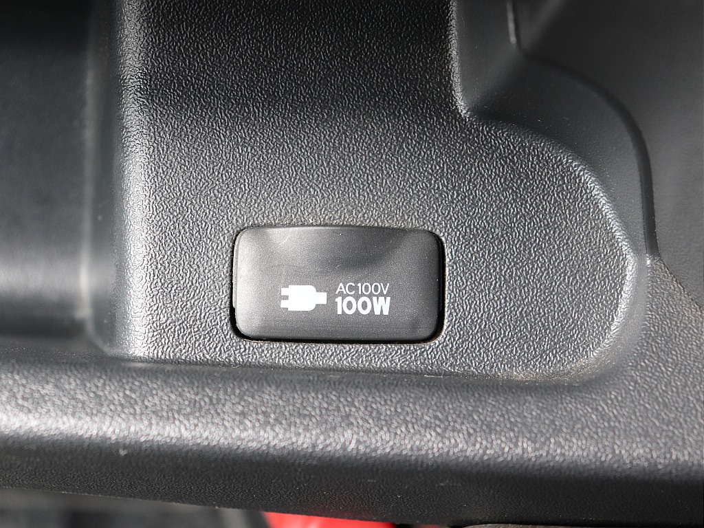 車内で家電製品や電子機器が使える AC100Vコンセント を標準装備！