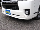純正フロントリップ装着で、フロントの印象をぐっとスポーティーに！