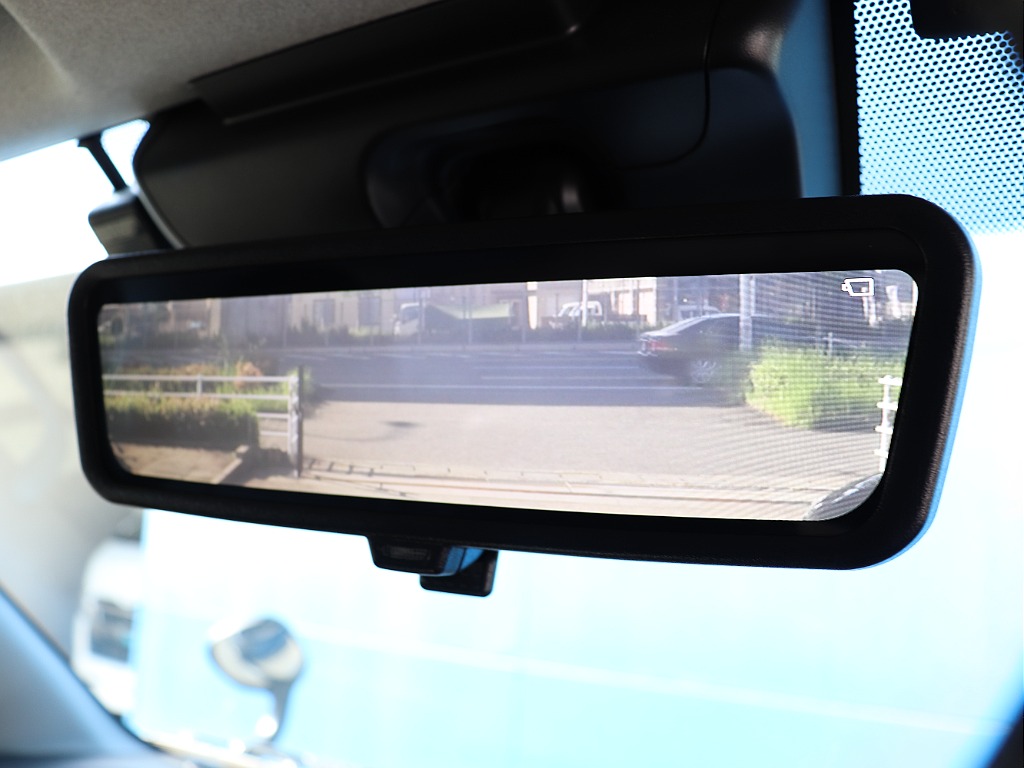 デジタルインナーミラーは後部に荷物が乗ってても、後ろを映し出してくれます♪