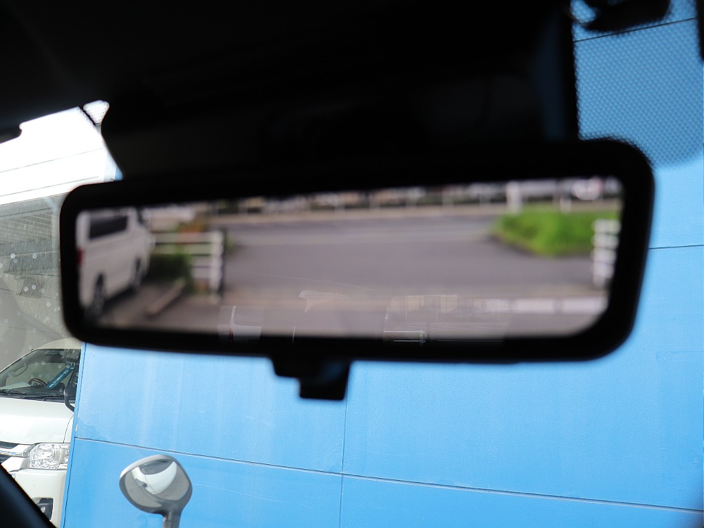 デジタルインナーミラーは、後部に荷物が乗っていても後ろを見渡せます♪