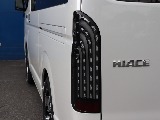 テールにはリアビューをスタイリッシュに彩る煌きブラックフルLEDテールランプ！