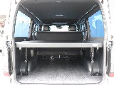 後部にはベッドキット設置！車中泊にも大活躍