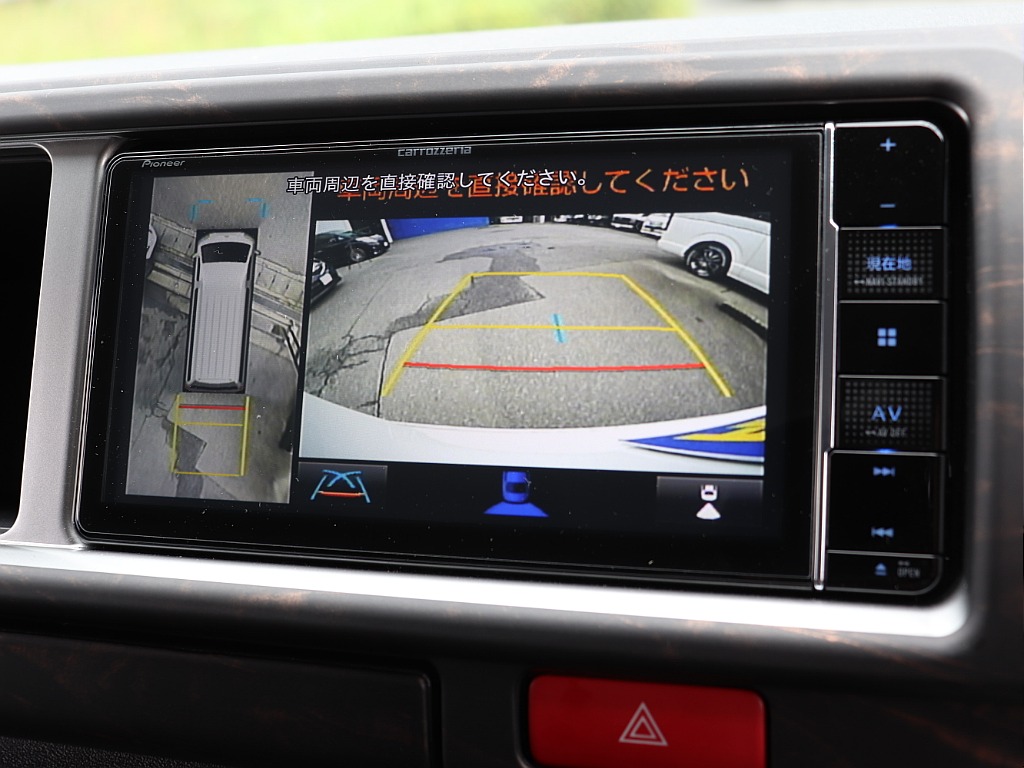 バックカメラ、パノラミックビューモニターで駐車時も安心！