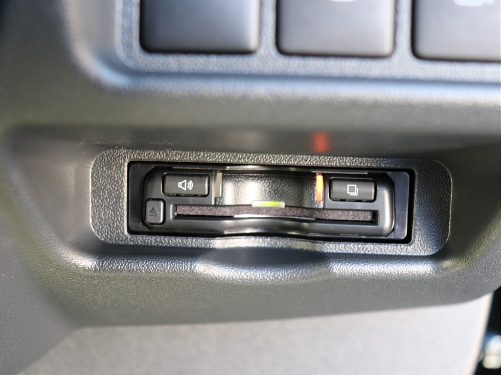 高速料金の支払いがスムーズに。ETCなら、ノンストップで快適ドライブ。