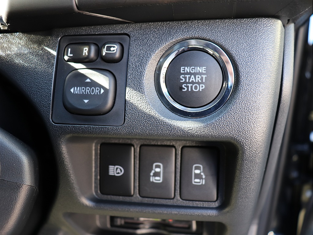 パワースライドドドア完備！開閉操作は運転席からも可能です◎