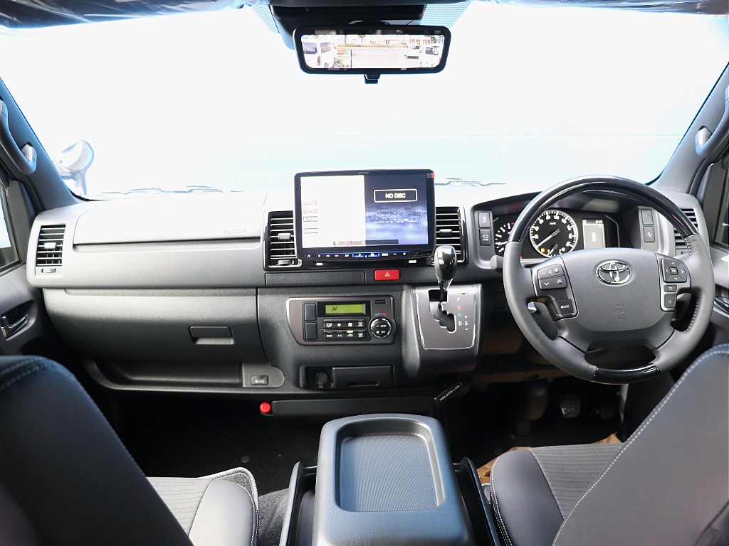 トヨタ ハイエースバン(2枚目)