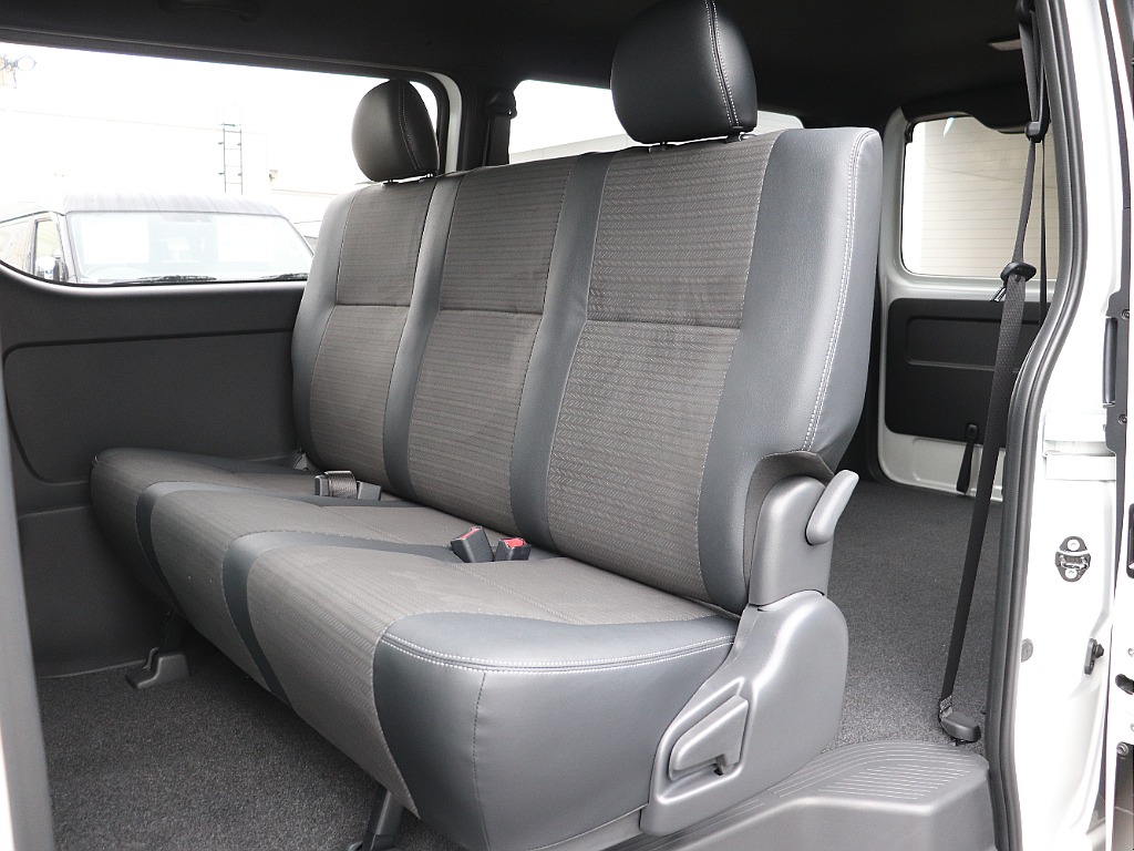 トヨタ ハイエースバン(13枚目)