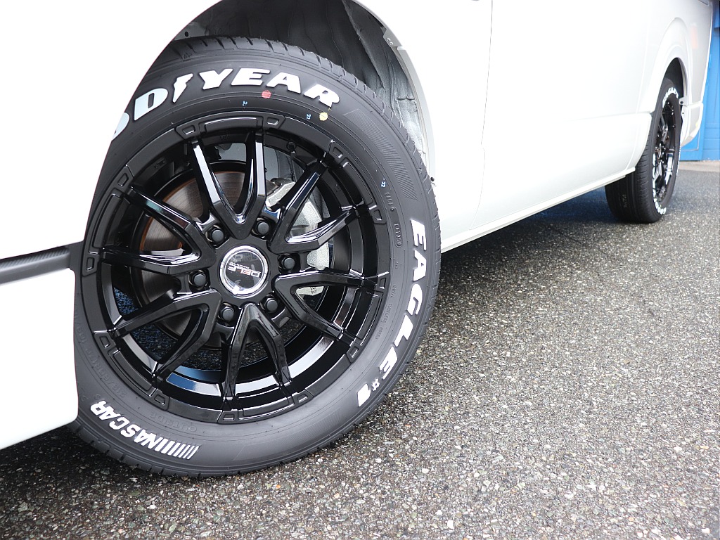 トヨタ ハイエースバン(3枚目)