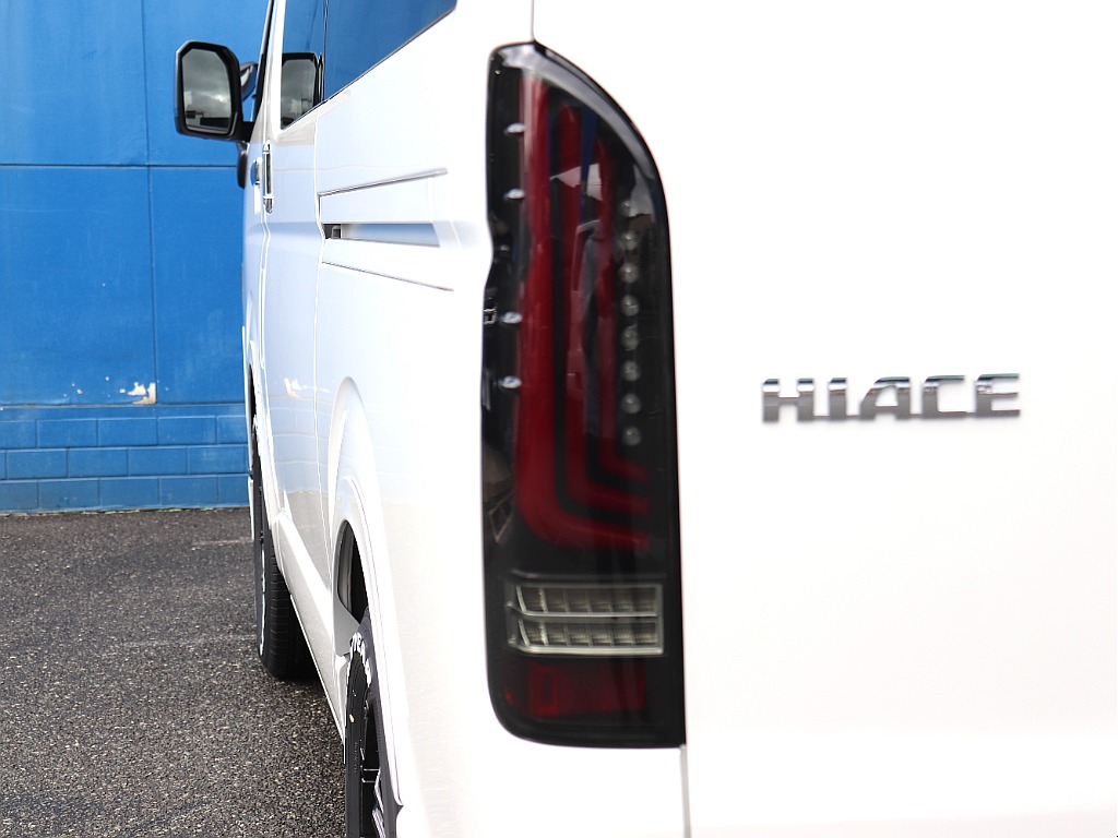 トヨタ ハイエースバン(5枚目)