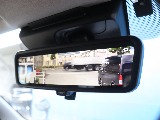 デジタルインナーミラーは通常のルームミラーより画角が広いため、車線変更や合流がしやすく なります。