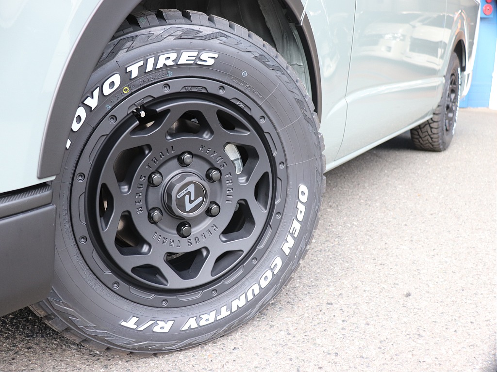 足回りにはNT1　16インチAWを装着しTOYOオープンカントリータイヤをインストール！