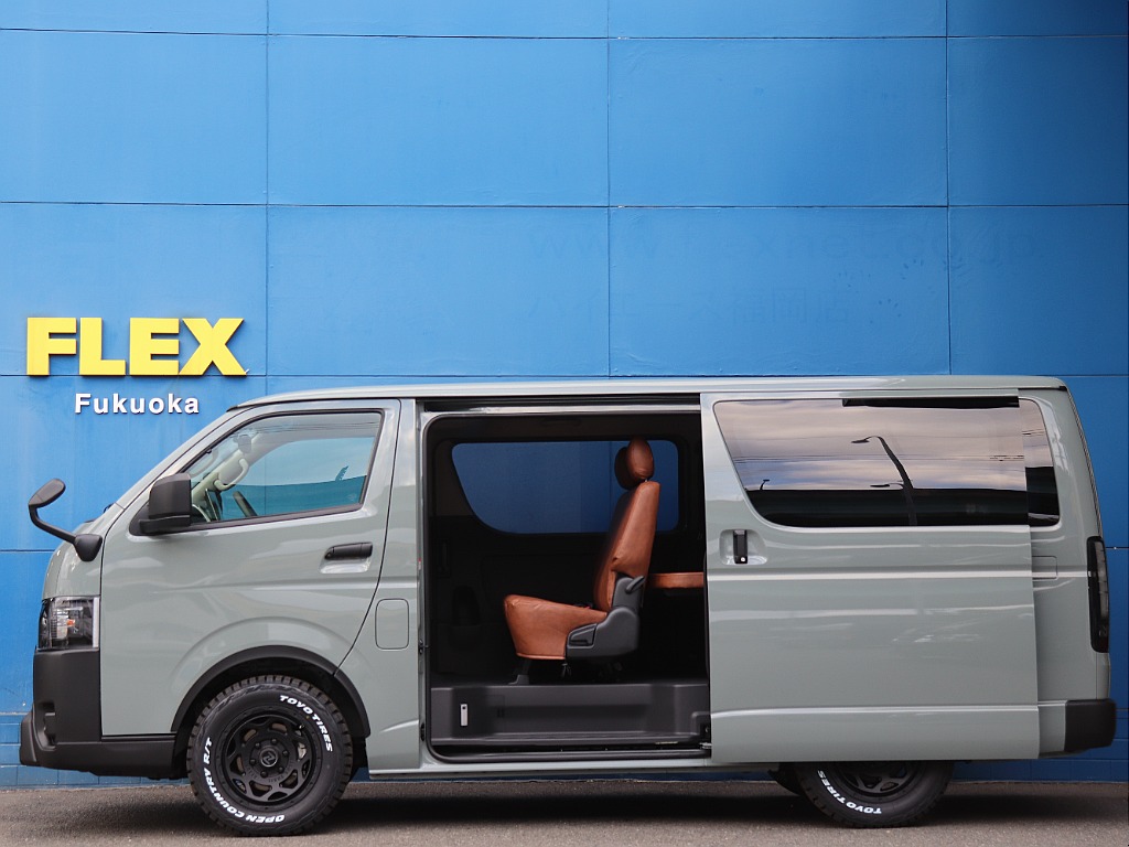 メーカーオプションの自動ドア完備