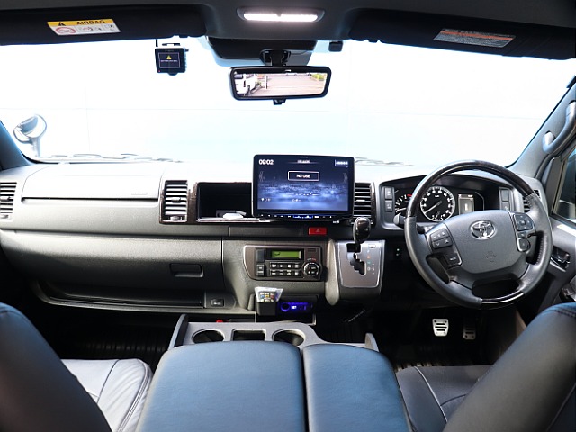 木目調アイテムで高級感のあるコックピット！大人気BIGX搭載！