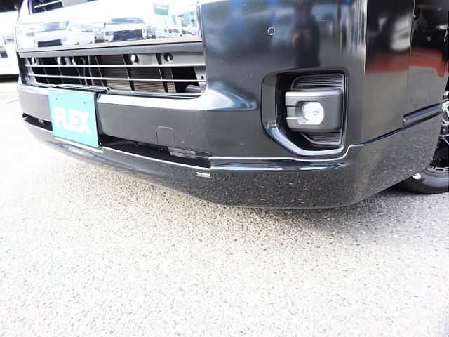 エアロパーツを装着しスタイリッシュなフェイスラインに