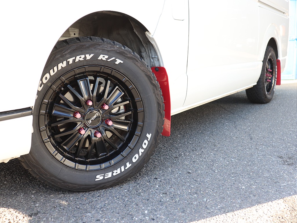 足回りには、DELF　MF０１　16インチAW、TOYOオープンカントリーをインストール！