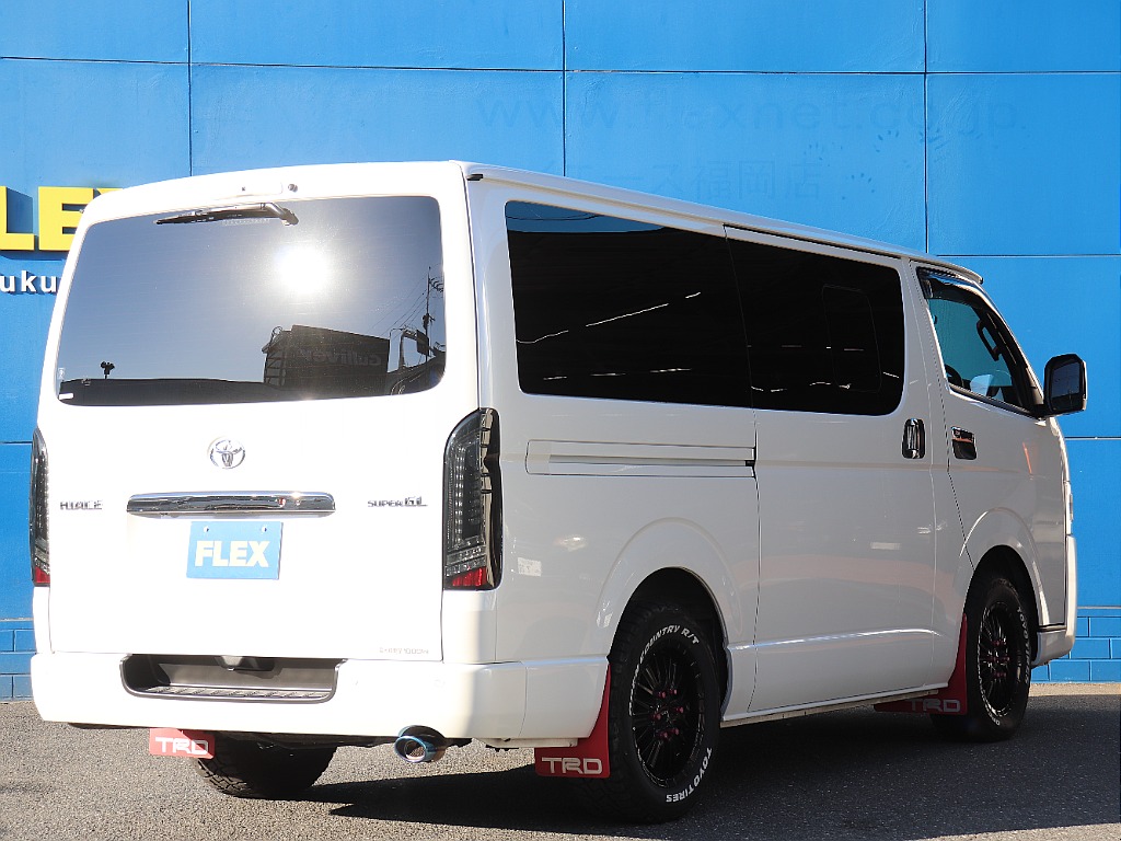 ハイエース福岡店は九州エリア最大級の取り扱い台数を誇る専門店です！キャンピングも取り扱い有り