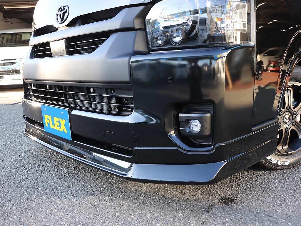 FLEXエアロパーツを装着し、スタイリッシュなフェイスに！