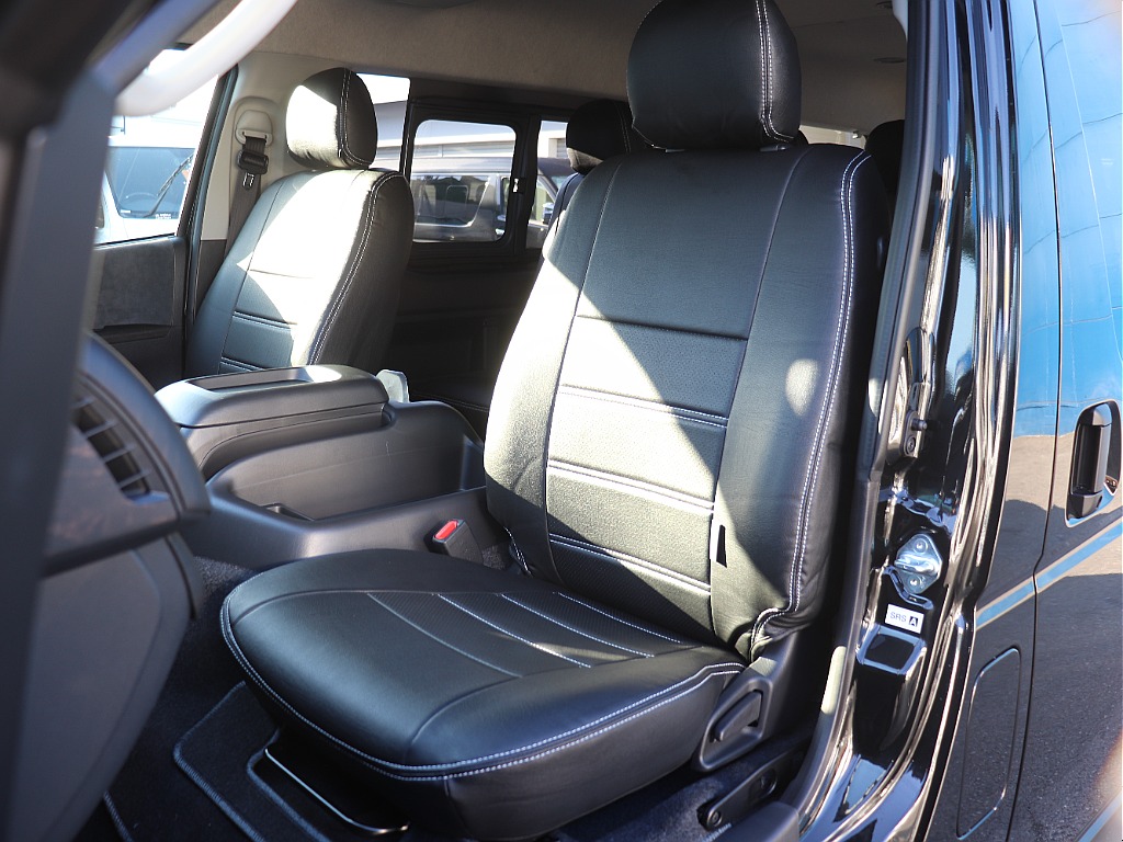 シートカバー装着済みなので汚れ防止はもちろん車内に統一感を与えてくれます