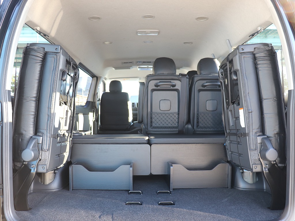 最後部シートを跳ね上げることにより、よりより広いスペースを確保できます♪