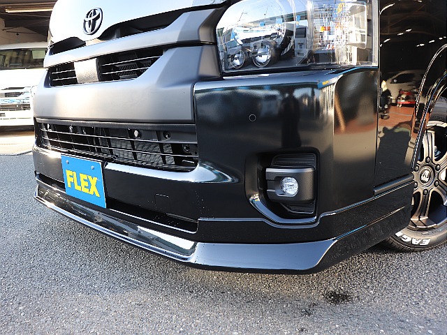 FLEXエアロパーツを装着し、スタイリッシュなフェイスに！