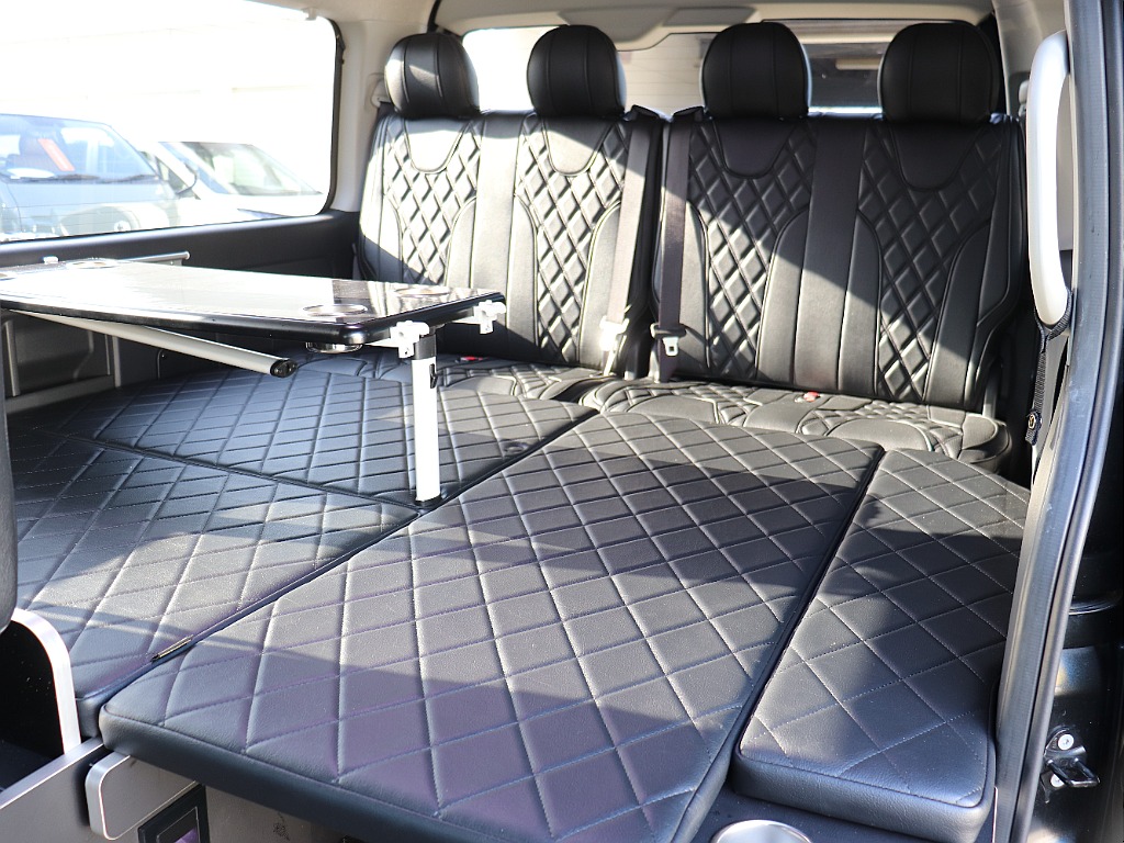 3列目を“対面ラウンジシート”化し、フルフラットベッドになる内装構成が可能！