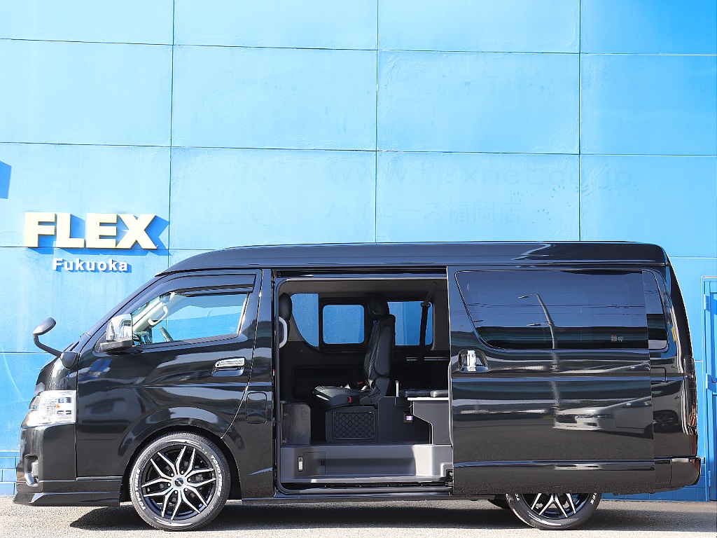 メーカーオプションのパワースライドドドア完備