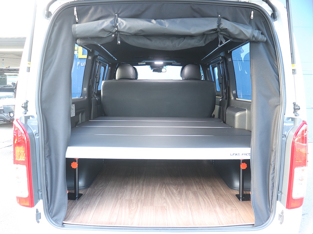 ベッドキット設置で車中泊にも大活躍