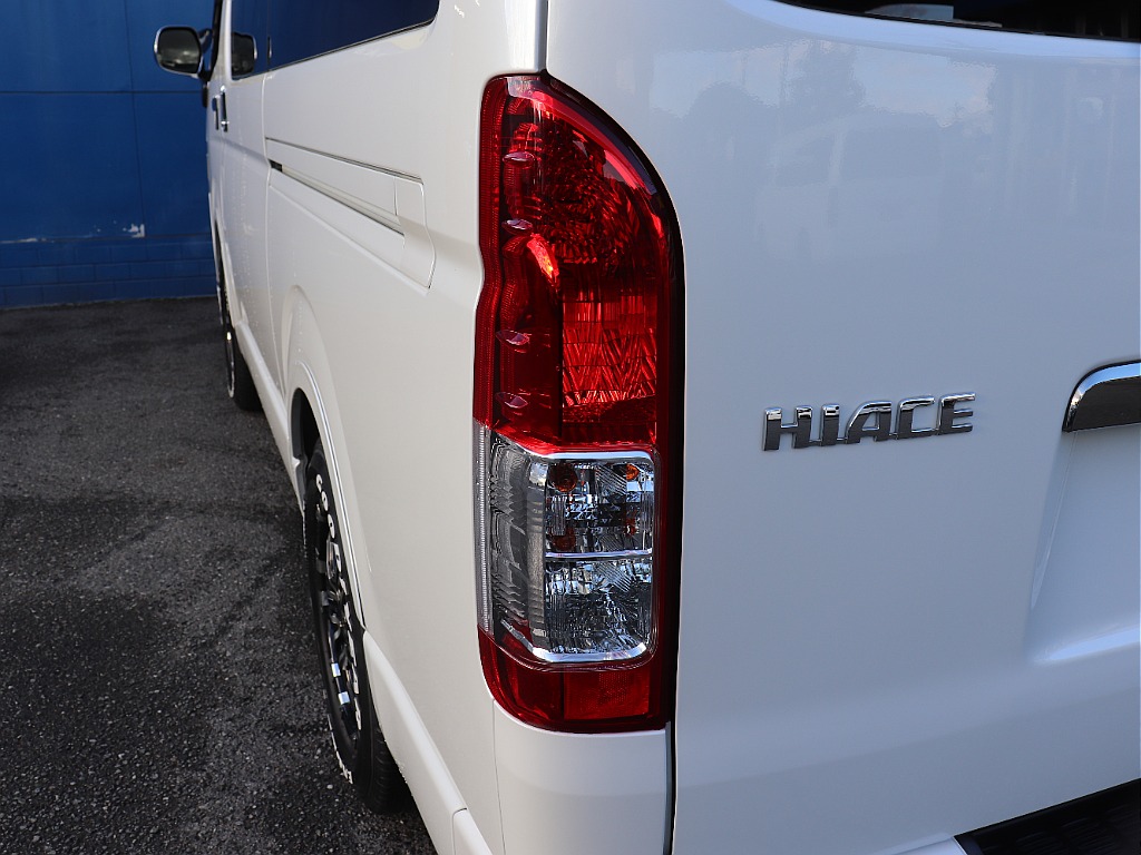 ハイエースの事なら専門店のフレックス福岡店へ！　現金を減らしにくいローン購入や、経費が使える法人様にぴったりのリースなどハイエースライフを始めるお手伝いを致します！