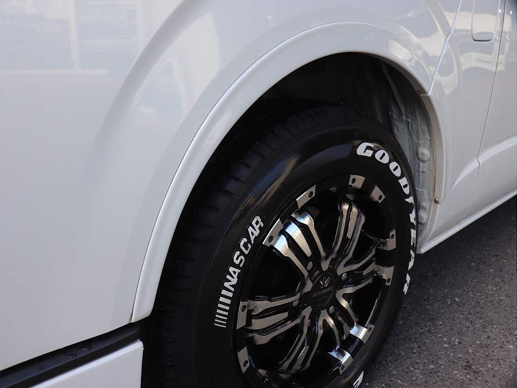 ハイエースの事なら専門店のフレックス福岡店へ！　現金を減らしにくいローン購入や、経費が使える法人様にぴったりのリースなどハイエースライフを始めるお手伝いを致します！