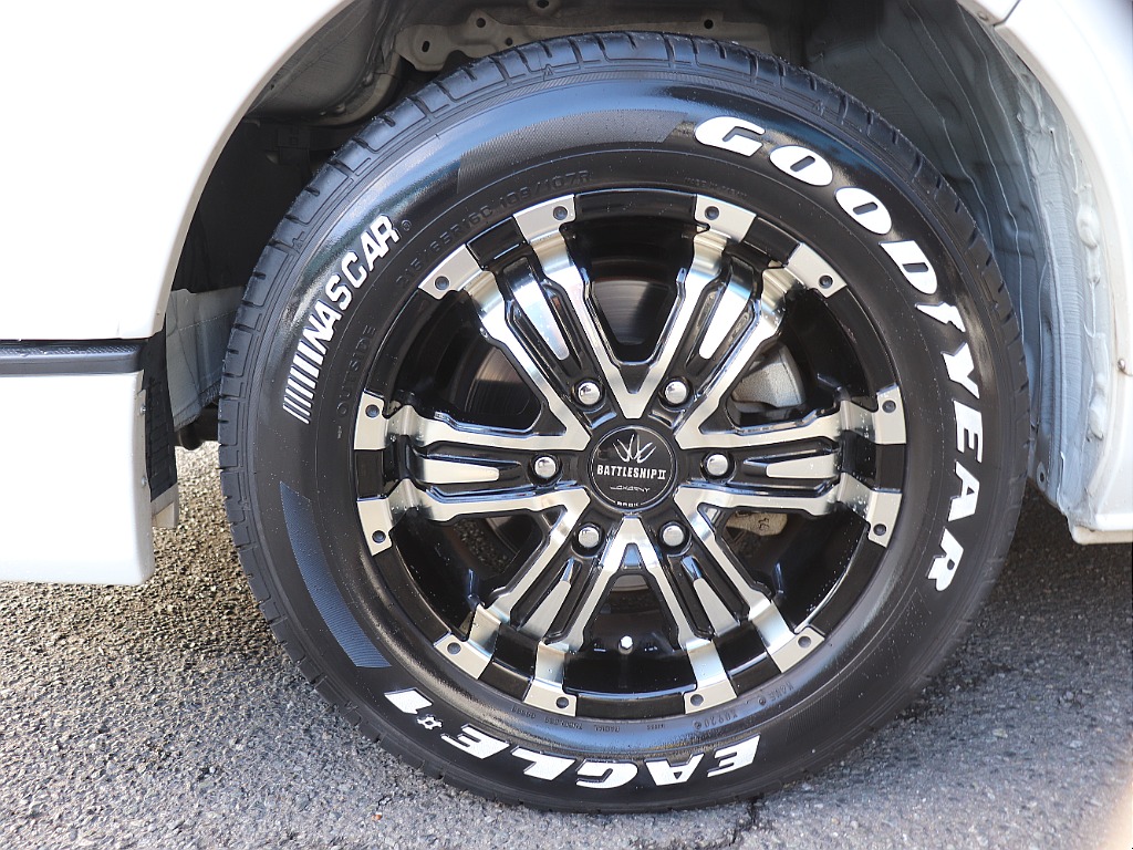 ハイエースの事なら専門店のフレックス福岡店へ！　現金を減らしにくいローン購入や、経費が使える法人様にぴったりのリースなどハイエースライフを始めるお手伝いを致します！