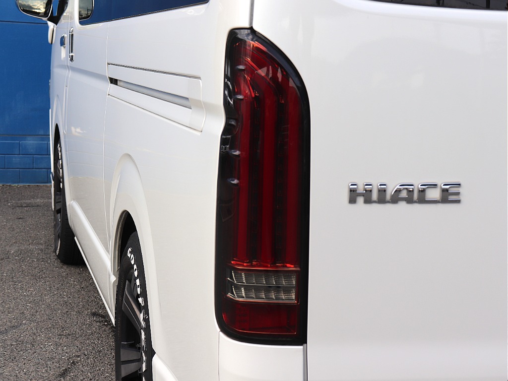 テールには、後方視認性に優れたクールなFLEXアルティメットLEDテールを採用！