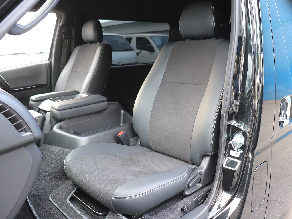 ダークプライムⅡ仕様なので、ハーフレザーシートになっております♪
