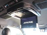 ALPINE　フリップダウンモニター12.8型で後席ゲストも退屈させません♪