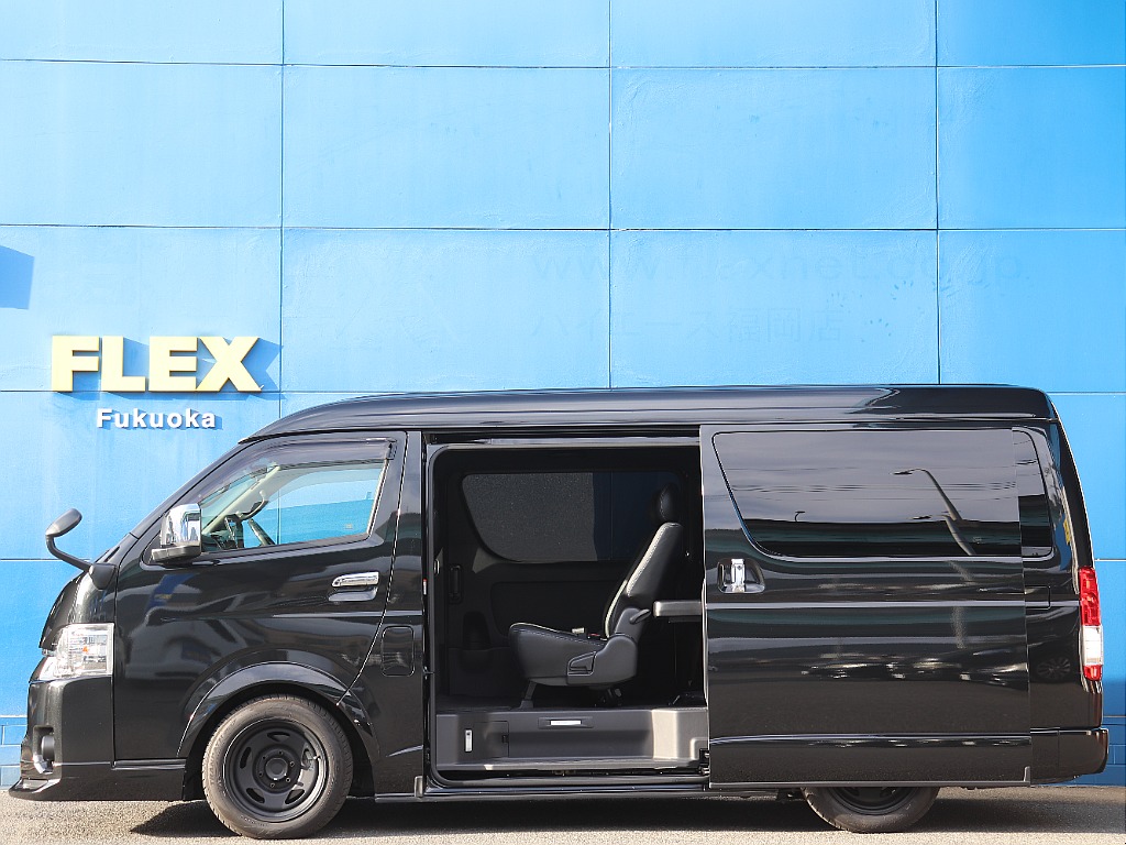 メーカーオプションのパワースライドドドア完備