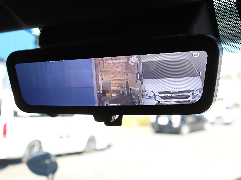 デジタルインナーミラーは後部にお荷物が載っていても後ろを映し出してくれます♪