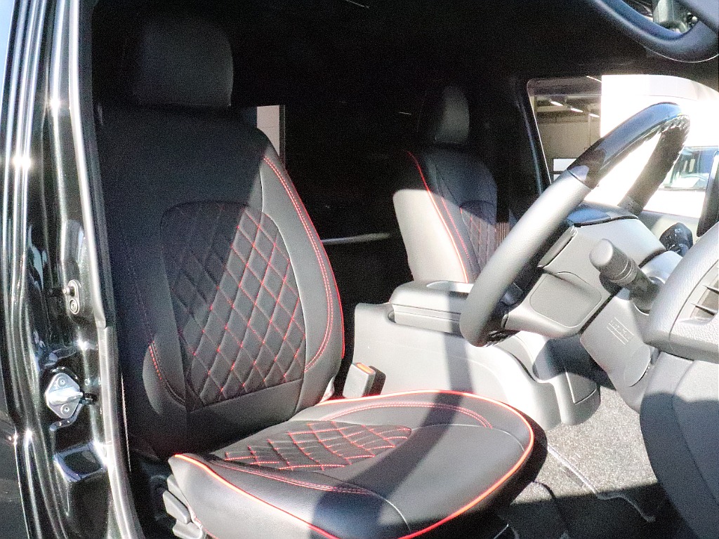 ダイヤキルトシートカバー赤ステッチで高級感アップ↑↑