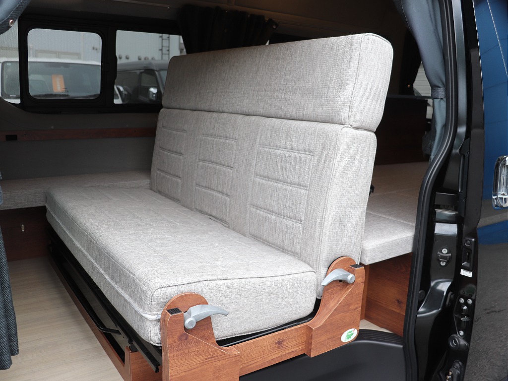 対座にもフルフラットモードにも◎