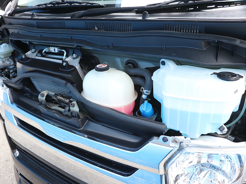 ハイエースの事なら専門店のフレックス福岡店へ！　現金を減らしにくいローン購入や、経費が使える法人様にぴったりのリースなどハイエースライフを始めるお手伝いを致します！