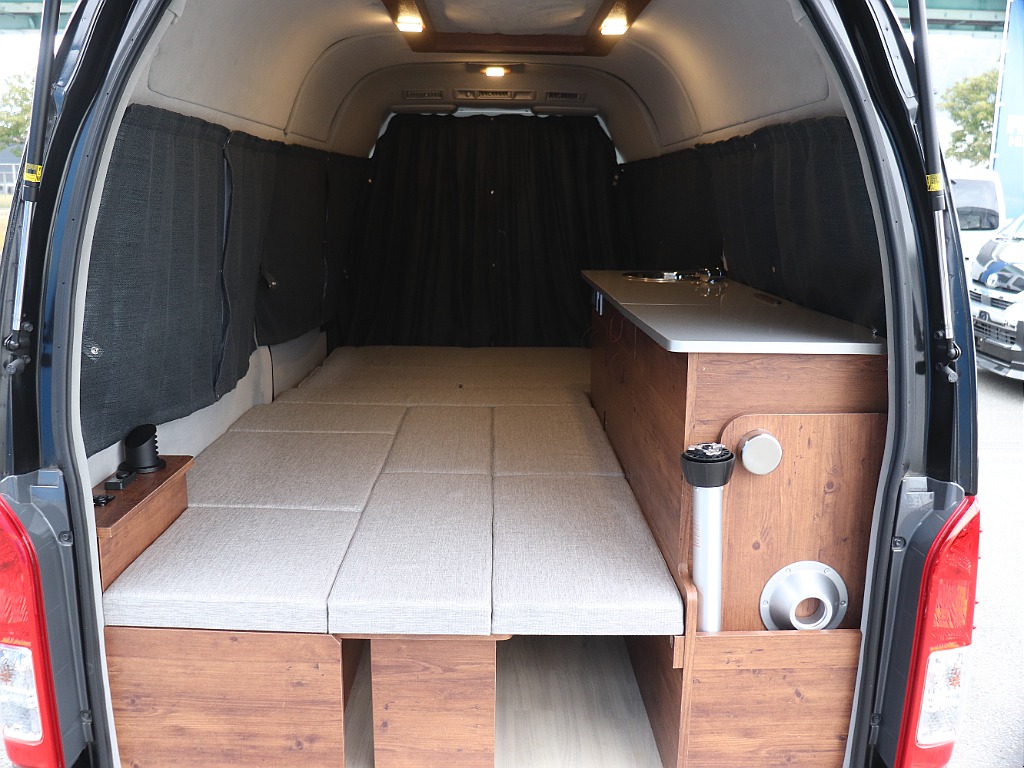 ハイエースの事なら専門店のフレックス福岡店へ！　現金を減らしにくいローン購入や、経費が使える法人様にぴったりのリースなどハイエースライフを始めるお手伝いを致します！