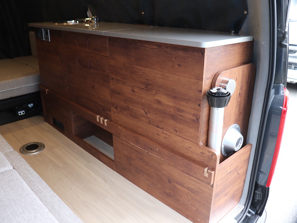 ハイエースの事なら専門店のフレックス福岡店へ！　現金を減らしにくいローン購入や、経費が使える法人様にぴったりのリースなどハイエースライフを始めるお手伝いを致します！