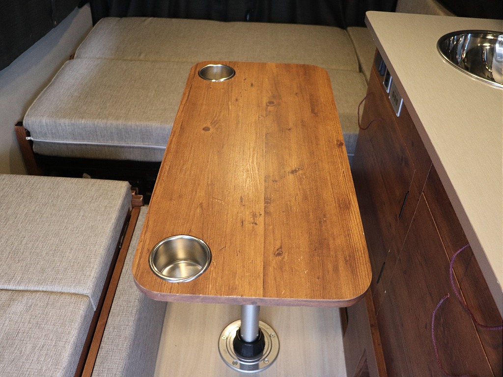 ハイエースの事なら専門店のフレックス福岡店へ！　現金を減らしにくいローン購入や、経費が使える法人様にぴったりのリースなどハイエースライフを始めるお手伝いを致します！