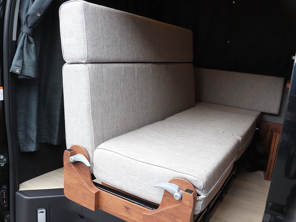 ハイエースの事なら専門店のフレックス福岡店へ！　現金を減らしにくいローン購入や、経費が使える法人様にぴったりのリースなどハイエースライフを始めるお手伝いを致します！