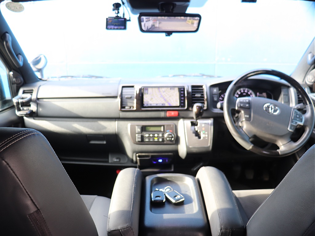 ステアリングスイッチは走行時もハンドルから手を放す事なくチャンネル操作が可能です♪