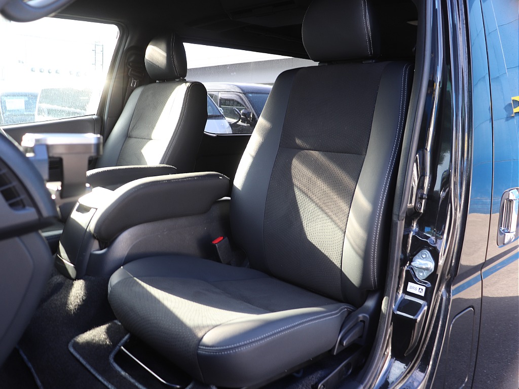 ダークプライムⅡ特別仕様車は、シートがハーフレザーシートになっております♪