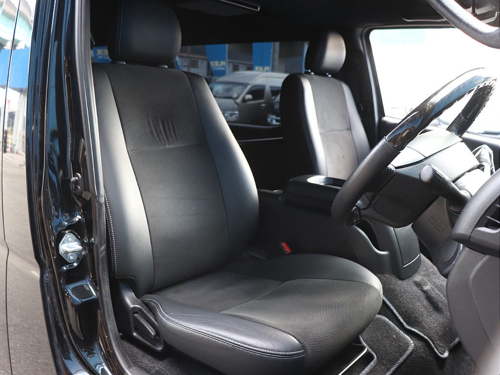 トヨタ ハイエースバン(17枚目)